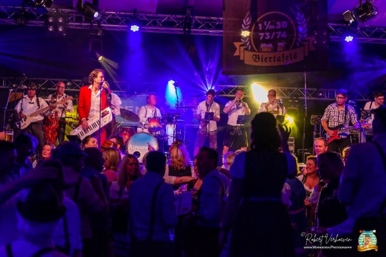 Das Grosse Oktoberfest - Partycrew 7.jpg