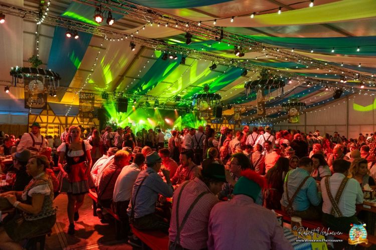 Das Grosse Oktoberfest - Partycrew 4.jpg